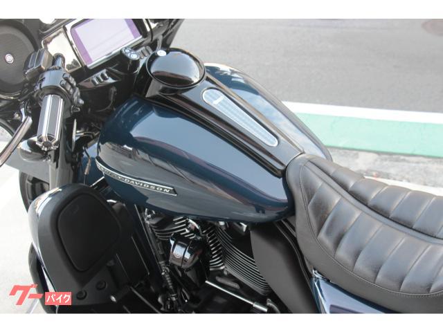 ハーレー純正 ロワーフェアリング ビビッドブラック Harley Davidson