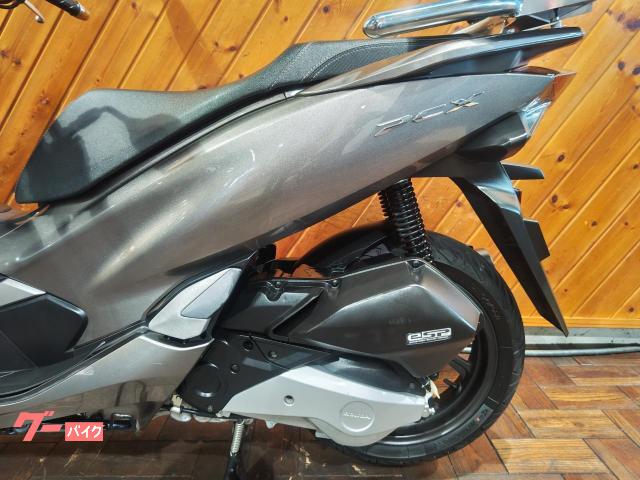 ホンダ ＰＣＸ ＪＦ８１スマートキーモデル ロングスクリーン リアボックス グラブバーカスタム｜バイクショップ ロミオ 世田谷環七店 （株）ＲＥＡＬ  ＥＹＥＳ｜新車・中古バイクなら【グーバイク】