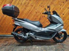 ホンダ　ＰＣＸ　ＬＥＤヘッドライトモデル　大型リアボックス　インナーステップカーボン調カスタム