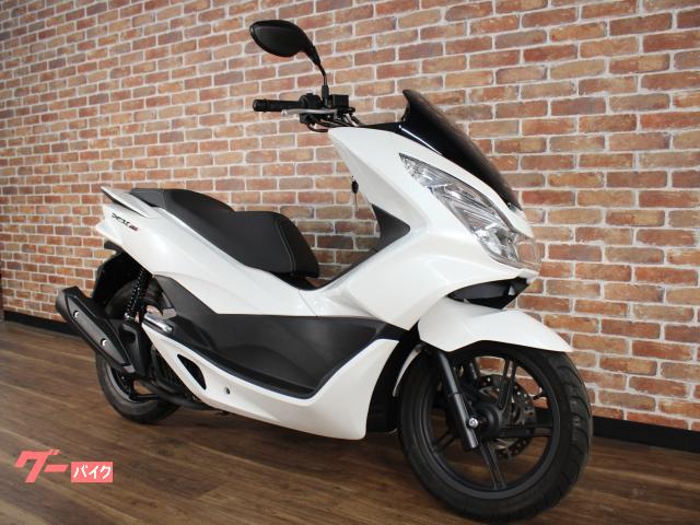 ホンダ PCX150 – 市街地で扱いやすく高速道路にも乗れる人気スクーター