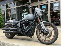 ＨＡＲＬＥＹ−ＤＡＶＩＤＳＯＮ　ＦＸＬＲＳ　ソフテイル　ローライダーＳ　２０２４年モデル　カスタムハンドルライザー　Ｍ８−１１７