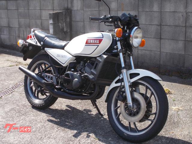 ＲＺ２５０　初期型　４Ｌ３　１９８０年製　ホワイト／レッド　純正度の高い車両　純正マフラー　純正シート　ガレージ保管