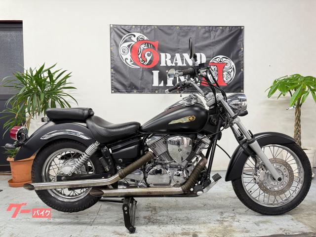 ドラッグスター２５０　スラッシュマフラー　ＬＥＤヘッドライト　ワイドハンドル　２００４年式　２３馬力　マットブラックカスタム