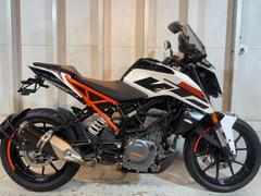 ＫＴＭ　２５０デューク　バッテリー　点火プラグ　エンジンオイル　ドライブチェーン新品
