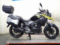 スズキ　Ｖ−ストローム２５０　ＤＳ１１Ａ　２０１７年モデル　グリップヒーター　リア＆サイドＢＯＸ　ナックルガード　７５４３７
