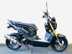 ホンダ　ズーマーＸ　ＪＦ５２型　インジェクション　キタコカスタムマフラー　ステップボード　フェンダーレス