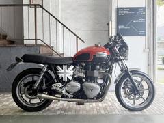 ＴＲＩＵＭＰＨ　ボンネビルＳＥ　カフェレーサーカスタム　マフラー　バックステップ　グリップ　バーエンドミラー　シールド　ドラレコ　ＵＳＢ　ＥＴＣ