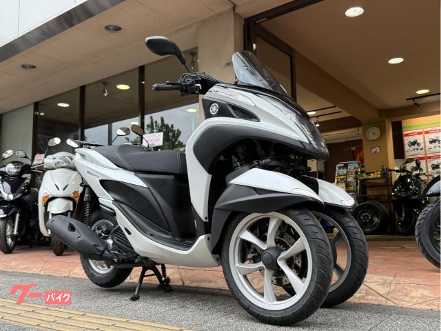 トリシティ１２５　リヤキャリア付き　バッテリー新品　２０１５年モデル