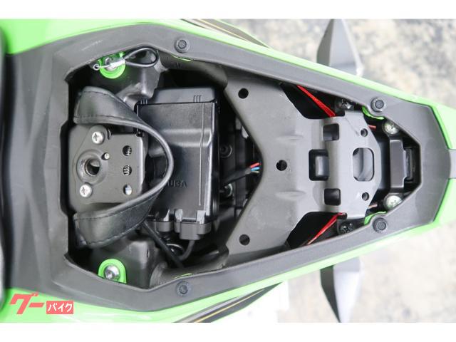 カワサキ Ninja ZX－25R SE 逆車 シガー＆USB