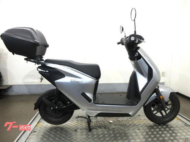 ＥＭ１　ｅ：　ＥＦ１６　トップボックス　バッテリー　充電器付属　６８７０８