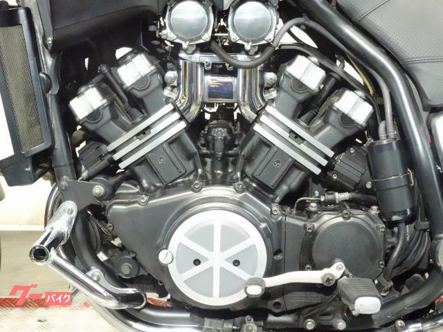 ヤマハ VMAX 2003年モデル 逆車 南アフリカ仕様 エンジン ヤマハ VMAX 2003年モデル 逆車 南アフリカ仕様 エンジン