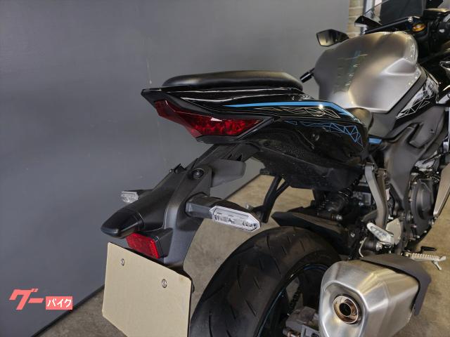 ブリキ　黒い金属製自動車　長いです ブリキの車￼ ビンテージ