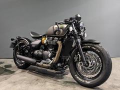 ＴＲＩＵＭＰＨ　ボンネビル　ボバー　ブラック