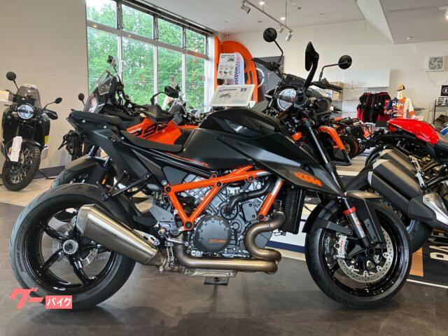 １２９０スーパーデュークＲ　２０２０年モデル　バックステップ　フェンダーレス
