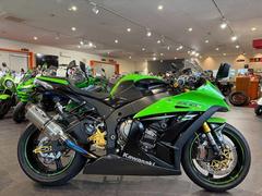 カワサキ　Ｎｉｎｊａ　ＺＸ−１０Ｒ　ＺＸ−１０Ｒ　ＢＥＥＴマフラー　ＢａｂｙＦａｃｅバックステップ　オーリンズリアサス等装着！