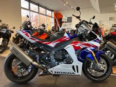 ホンダ　限定車の３０ｔｈ　Ａｎｎｉｖｅｒｓａｒｙ　ＴＳＲバックステップ　フェンダーレス　スクリーン