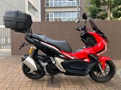 ホンダ　ＡＤＶ１５０　中古車３年保証　スモークスクリーン　調整付きブレーキレバー　３９Ｌトップボックス　フェンダーレス　ゲイエティーレッド