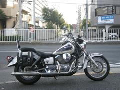 ヤマハ　ドラッグスター２５０　ＥＧガード　ツーリングバッグ　カスタムマフラー　Ｗシールド　バッグレスト