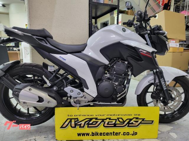 ＦＺ２５　ホワイト　インド　デジタルメータ　ＬＥＤライト　　空冷シングルエンジン　セル付き４ストインジェクションＭＴ　２８８５１