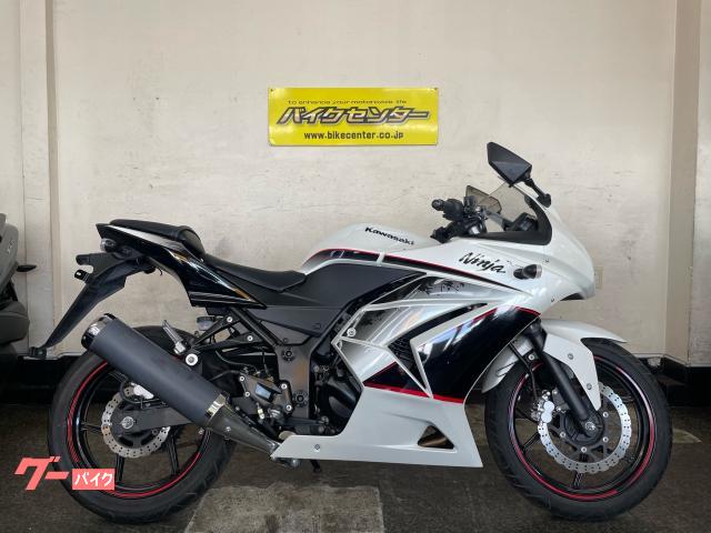 Ｎｉｎｊａ　２５０Ｒ　２０１１年モデル　パールホワイト　６速ＭＴ　ヘルメットロック　ノーマル　インジェクション