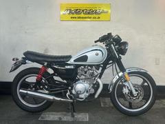 ヤマハ　ＹＢ１２５ＳＰ　ホワイト　５速ＭＴ　フロントディスクブレーキ　カスタムマフラー　カスタムシート　カスタムハンドル　キャブ車