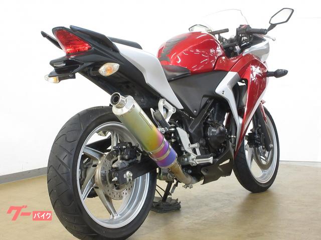 ホンダ CBR250R/MC41型/モリワキ製マフラー/ヘルメット ホンダ CBR250R/MC41型/モリワキ製マフラー/ヘルメット
