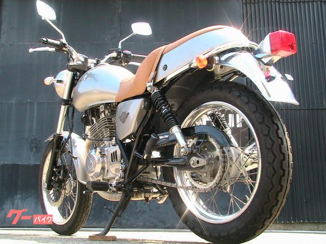 スズキ ボルティーＴＹＰＥ II ＴＵ２５０ＸＳ ウォームシルバーメタリックボディカラー  タイプ２ベージュカラーシートモデル｜ミッツ・ハー｜新車・中古バイクなら【グーバイク】