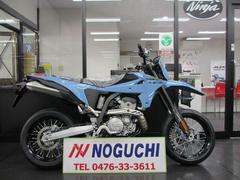 スズキ　ＤＲ−Ｚ４００ＳＭ