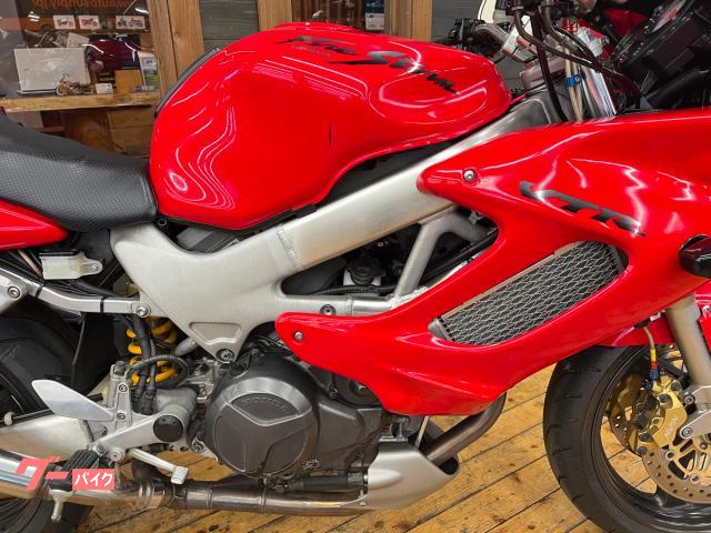 ホンダ ＶＴＲ１０００Ｆ ファイアーストーム オーリンズサスペンション ゲルザブシート シングルシートカウル ＭＲＡスモークスクリーン｜Ａｕｔｏ  Ｓｕｐｐｌｙ｜新車・中古バイクなら【グーバイク】