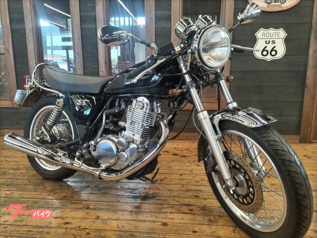 ＳＲ４００　２０１７年　ＲＨ０３Ｊ　セパハン　アップライト　ヨーロピアンウィンカー　油温計　ＵＳＢ電源　ＥＴＣ付き