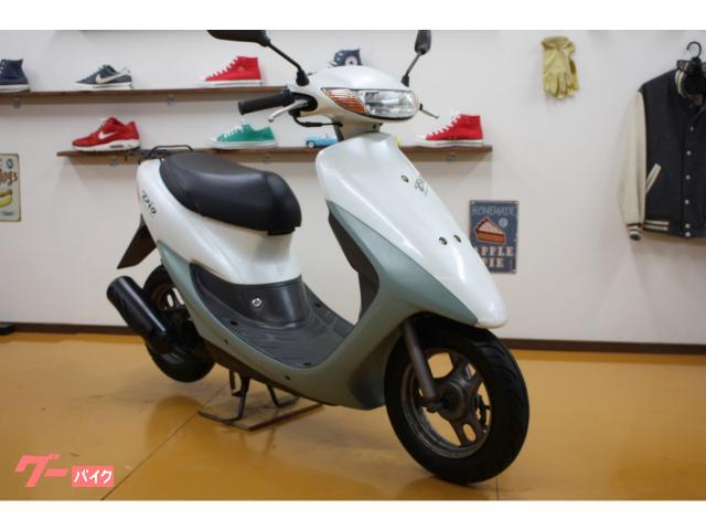 ライブＤｉｏ　バッテリー新品　純正ホワイトメタリックーカラー　ＡＦ３４　空冷２ストローク