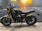 スピード400 ファントムブラック／ストームグレイ 2024年モデル 中古車