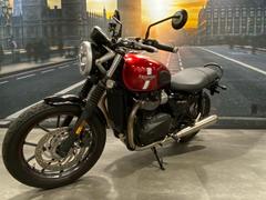 ＴＲＩＵＭＰＨ　ストリートツイン　クランベリーレッド　２０１７年モデル　中古車