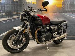 ＴＲＩＵＭＰＨ　スピードツイン１２００　カーニバルレッド／ストームグレー　２０２４年モデル　認定中古車