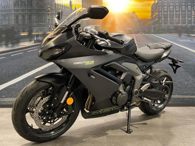 デイトナ660 サテングラナイト サテンジェットブラック 2024年モデル 中古車