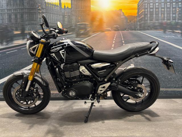 スピード400 ファントムブラック／ストームグレイ 2024年モデル 中古車