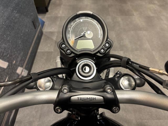 スクランブラー900 ジェットブラック 2024年モデル 中古車