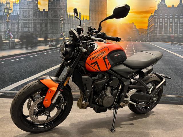 トライデント660 マットバハオレンジ 2022年モデル 中古車