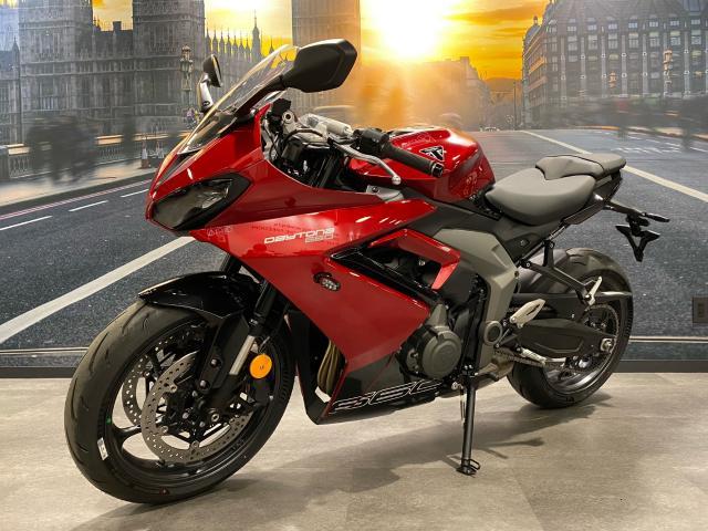 デイトナ660 カーニバルレッド／サファイアブラック 2024年モデル 中古車