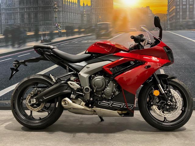 デイトナ660 カーニバルレッド／サファイアブラック 2024年モデル 中古車