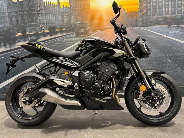 ストリートトリプル765RS ファントムブラック 2025年モデル 中古車