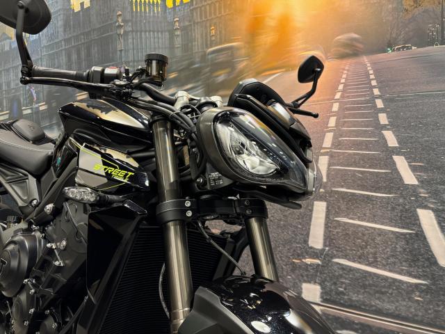 ストリートトリプル765RS ファントムブラック 2025年モデル 中古車