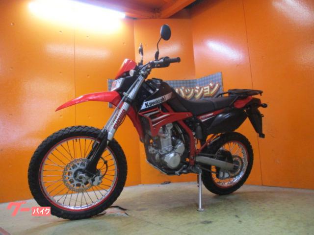 カワサキ ＫＬＸ２５０ ２０１２年Ｆｉモデル ファイヤークラッカーレッド 社外キャリア 純正工具バッグ装備 純正フルノーマル車両｜バイクパッション  （株）パッション｜新車・中古バイクなら【グーバイク】