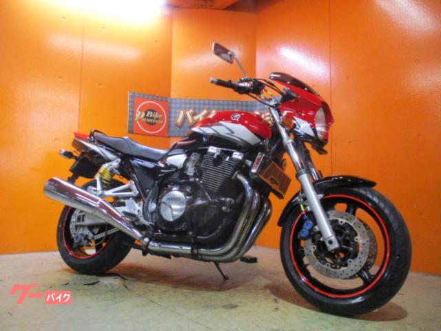 ＸＪＲ１３００　２００４年マイナーチェンジ後赤キーモデル　ビビットレッドカクテル　各所メッシュホース　ビキニカウル　エンジンガード