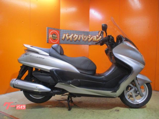 ヤマハ グランドマジェスティ２５０ ＤＯＨＣ４バルブエンジン ２００４年モデル 純正鍵２本 シルバー３ 純正フルノーマル車両｜バイクパッション  （株）パッション｜新車・中古バイクなら【グーバイク】