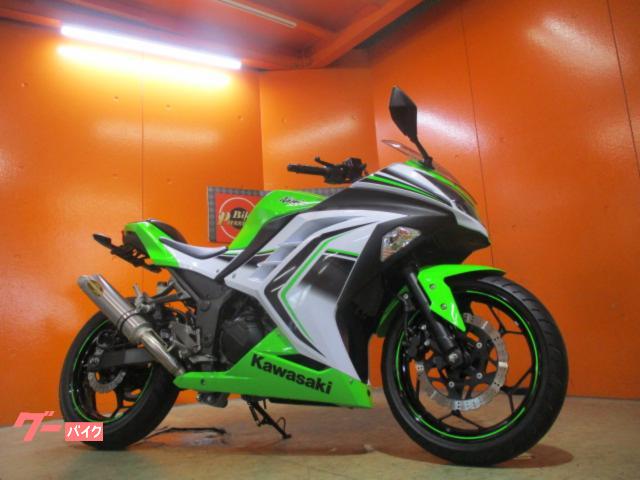 Ｎｉｎｊａ　２５０　２０１６年後期スリーパークラッチ搭載モデル　月木マフラー　フェンダーレス　スペシャルエディションカラー