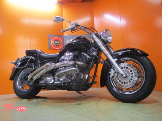 ドラッグスター１１００クラシック　マイナーチェンジ後２００３年モデル　スラッシュカット２本出しマフラー　サイドバッグステー