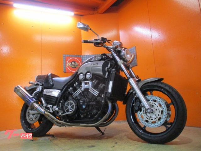 ＶＭＡＸ　２００１年　ＵＳ仕様１４５馬力　Ｖブースト　ゲイルスピードホイール　ワイバーンフルエキ２本出しマフラー　フェンダーレス
