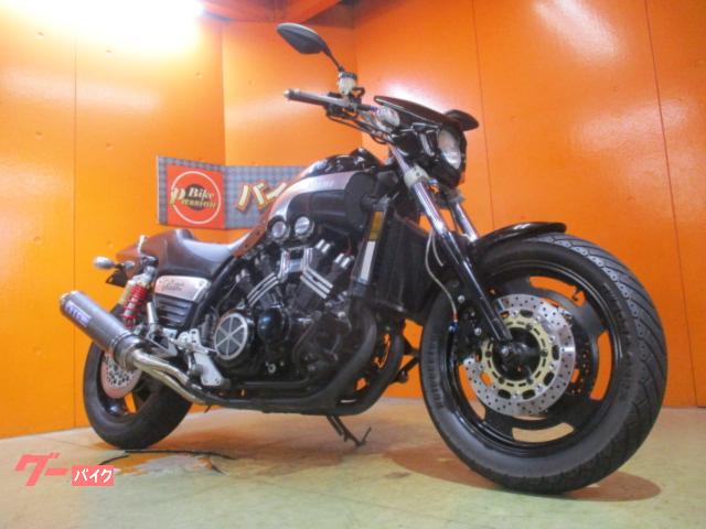 ＶＭＡＸ　１９９６年純正ブラックホイール　北米仕様１４５馬力　ＯＶＥＲ２本出しマフラー各所メッシュホース　社外マフラー　シート