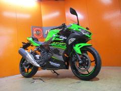 カワサキ　Ｎｉｎｊａ　４００　ＡＢＳ　スリーパクラッチ搭載　エンジンスライダー　カワサキレーシングチームエディション　純正フルノーマル車